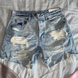 American Eagle 90’s Boyfriend Shorts W/Tags Size 4